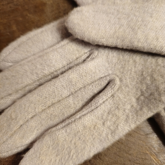 Soft ruffle gloves - Picture 5 of 8